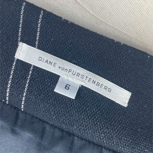 Diane von Furstenberg Black Plaid Mini Skirt - Size 6 - Picture 6 of 6